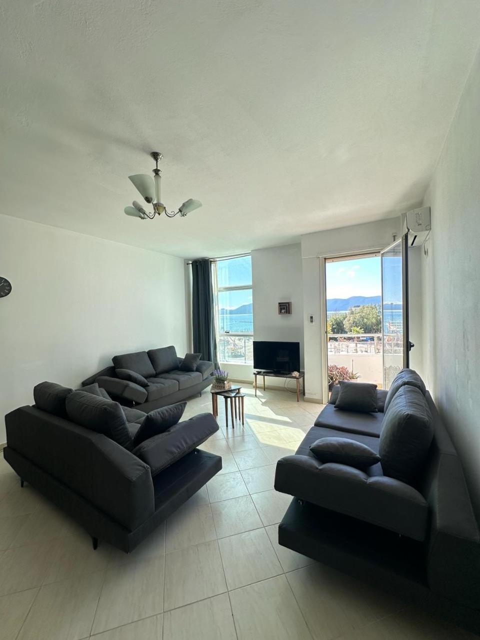 Beachfront Apartment *